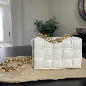 Gorgeous white shoulder bag